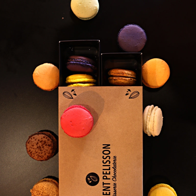 Coffret Joyeux Anniversaire de 16 macarons - Planet Macarons